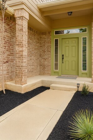 Exterior detail - Modern Family Retreat• WiFi• 5 Mins to Austin• Yard• 4BR (Manor)