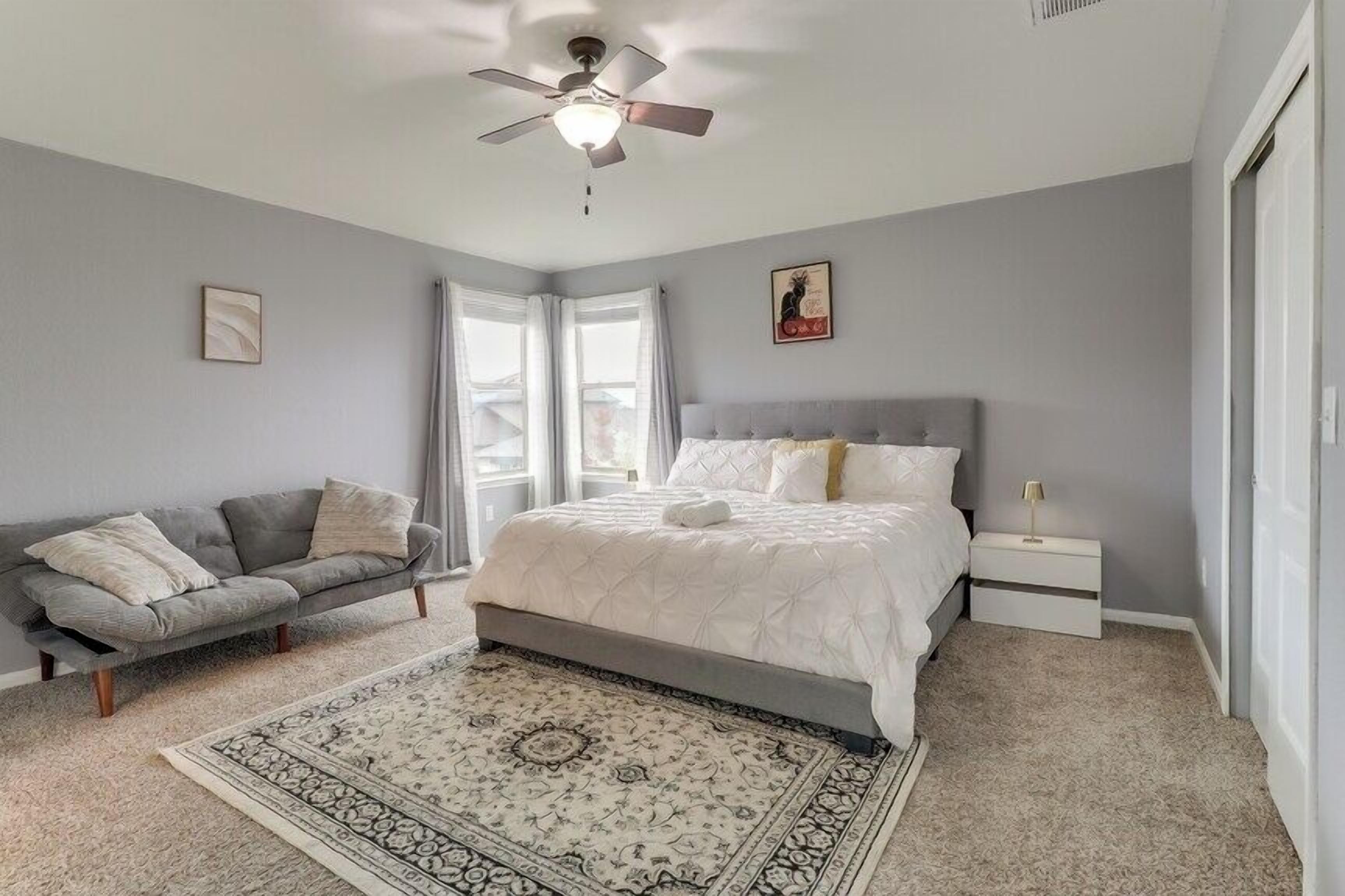 4 bedrooms, desk, iron/ironing board, travel cot