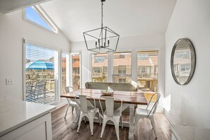 Dining - 124 Capt John Fripp Villa - New to VRBO! Resort Access Included! (Fripp Island)