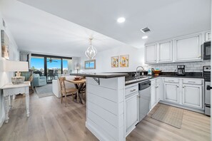 Fridge, microwave, oven, stovetop - Wind Drift North 211-NEW-Bayfront-Beach access-Boat Slips-Sleeps 8 (Orange Beach)