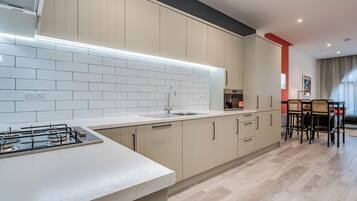 Fridge, microwave, oven, stovetop