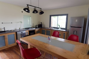 Microwave, oven, stovetop, dishwasher - Villa beautiful view house south of Reunion, < 1 h of the volcano Piton de La Fournaise. (Le Tampon)