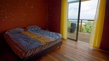 Ferros/tábuas de passar roupa, Wi-Fi, roupa de cama