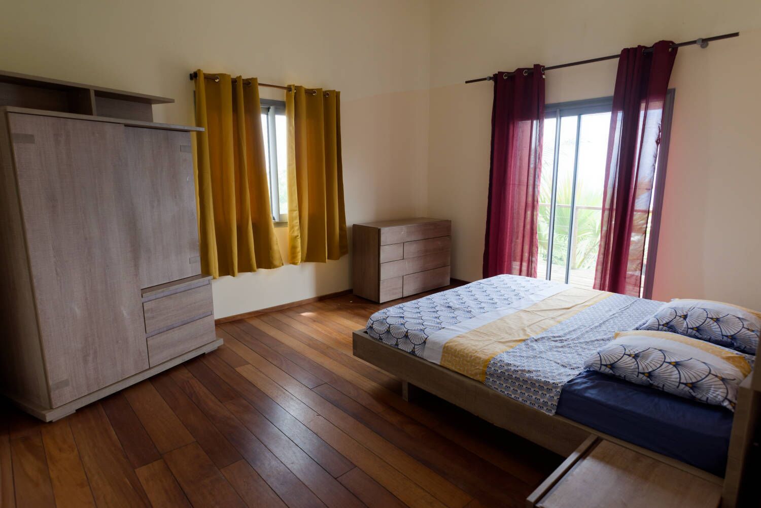3 chambres, fer et planche à repasser, Wi-Fi, draps fournis