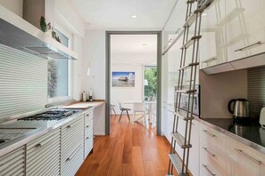 Fridge, oven, dishwasher, toaster - Welcome to Bay View Home, a splendid apartment located in a modern villa, an oasis of luxury and comfort that is accompanied by its extraordinary characteristics.This exclusive residence offers 4 bedrooms, one perfectly arranged, and can accommodate up t (La Spezia)