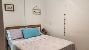 Leilighet – comfort, balkong, byutsikt | Strykejern/-brett og wi-fi (inkludert)