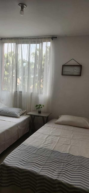 Apartamento conforto, sacada, vista para a cidade | Ferros/tábuas de passar roupa, Wi-Fi de cortesia