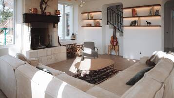 Videospill, fotballspill, bordtennis og bøker