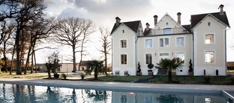 Exceptional residence 1h15 from Paris, with padel court, swimming pool, 15 pers.