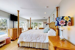 4 bedrooms, iron/ironing board, Internet, bed sheets