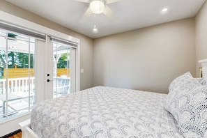 Desk, internet, bed sheets, wheelchair access - Steps to Vineyard! Dog-Friendly Pilot Mtn Retreat (Pilot Mountain)