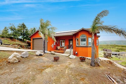 3BR Updated Mtn-View Home w/ Hot Tub & Fireplace