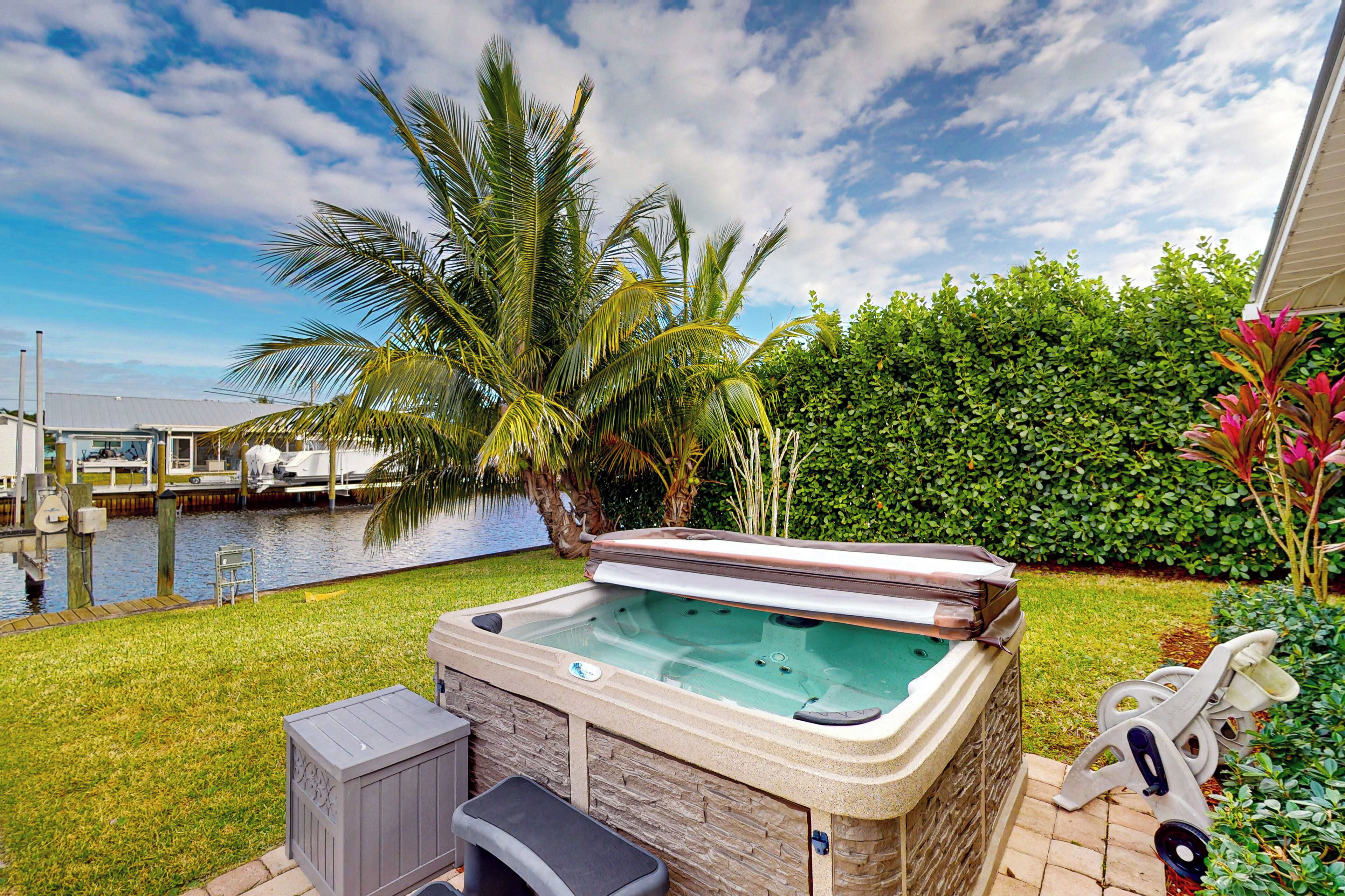 Outdoor spa tub