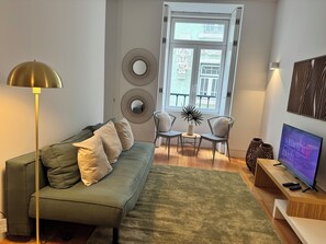 TV - The Crucifixo Collection - Serene (Lisboa)