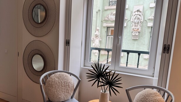 A room with two chairs, a small table, and two wall-mounted mirrors. - The Crucifixo Collection - Serene (Lisboa)