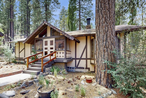Exterior - Charming Cottage in Big Bear: 9 Mi to Bear Mtn (Big Bear)