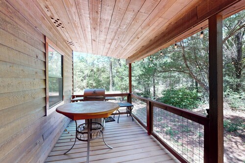 1 BR Cabin w/ expansive outdoor space