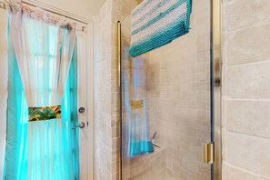 Hair dryer, towels - Yard & Patio: Quiet & Well-Stocked Riverside Home (Three Rivers)