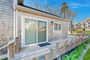 Terrace/patio - Charming 3BR Cottage Near the Beach w/ Deck (Oak Bluffs)