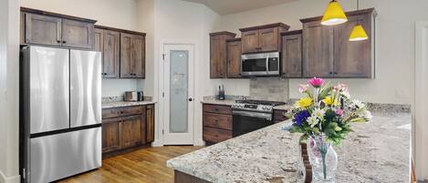 Fridge, microwave, stovetop, dishwasher