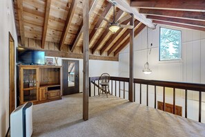 Interior - 2BR Home W & Deck, washer/dryer, & Dog-Friendly (Truckee)