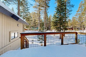 Property grounds - 2BR Home W & Deck, washer/dryer, & Dog-Friendly (Truckee)