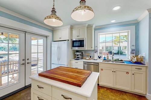 'Dairy Cottage' Countryside Escape w/ Patio!