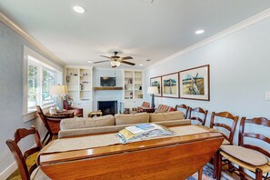 TV, fireplace, books - 'Dairy Cottage' Countryside Escape w/ Patio! (Tylertown)