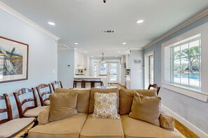 TV, fireplace, books - Dairy Cottage w/ Scenic Views, Outdoor Grilling (Tylertown)