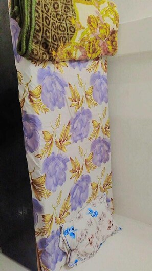 Triple Room, Air conditioning | Desk, laptop workspace, rollaway beds, free WiFi - Shlok Homestay (Varanasi)