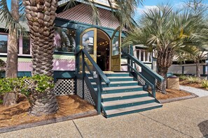 Exterior detail - Poolside Ground Floor Villa w/Tennis /Pickleball- Walk to Beach & Coligny Plaza! (Hilton Head Island)