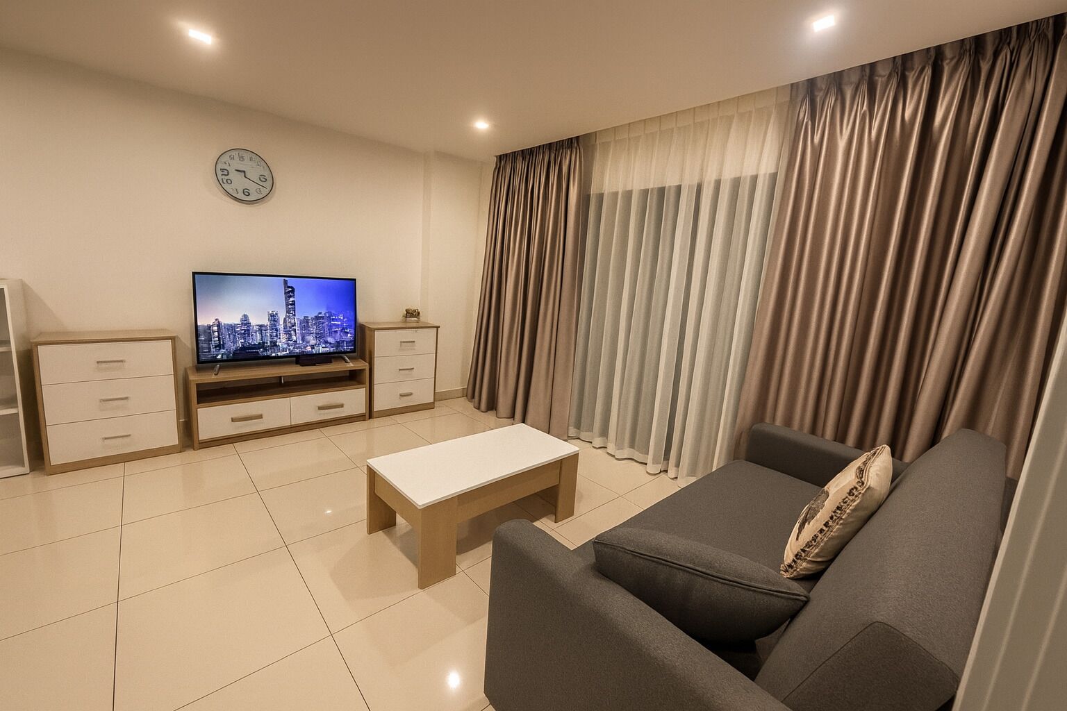 Modern 2 Bedroom Condo In Pratumnak - Pattaya City