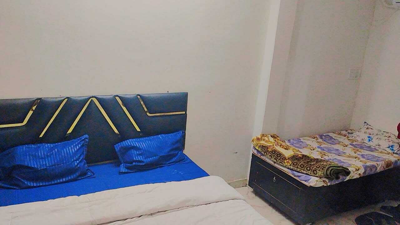 Triple Room | Laptop workspace, rollaway beds, free WiFi, bed sheets