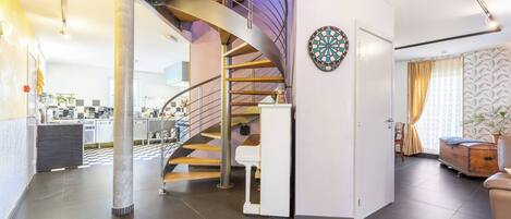 House, 5 Bedrooms, Accessible, Smoking | Interior