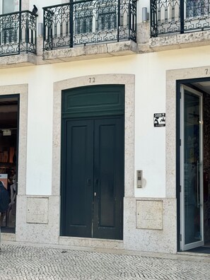 تفاصيل الفندق من الخارج