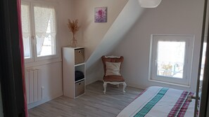 Fer et planche à repasser, draps fournis