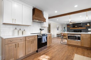 Private kitchen - Lake Norman Farmstead Retreat + Fire Pit (Sherrills Ford)