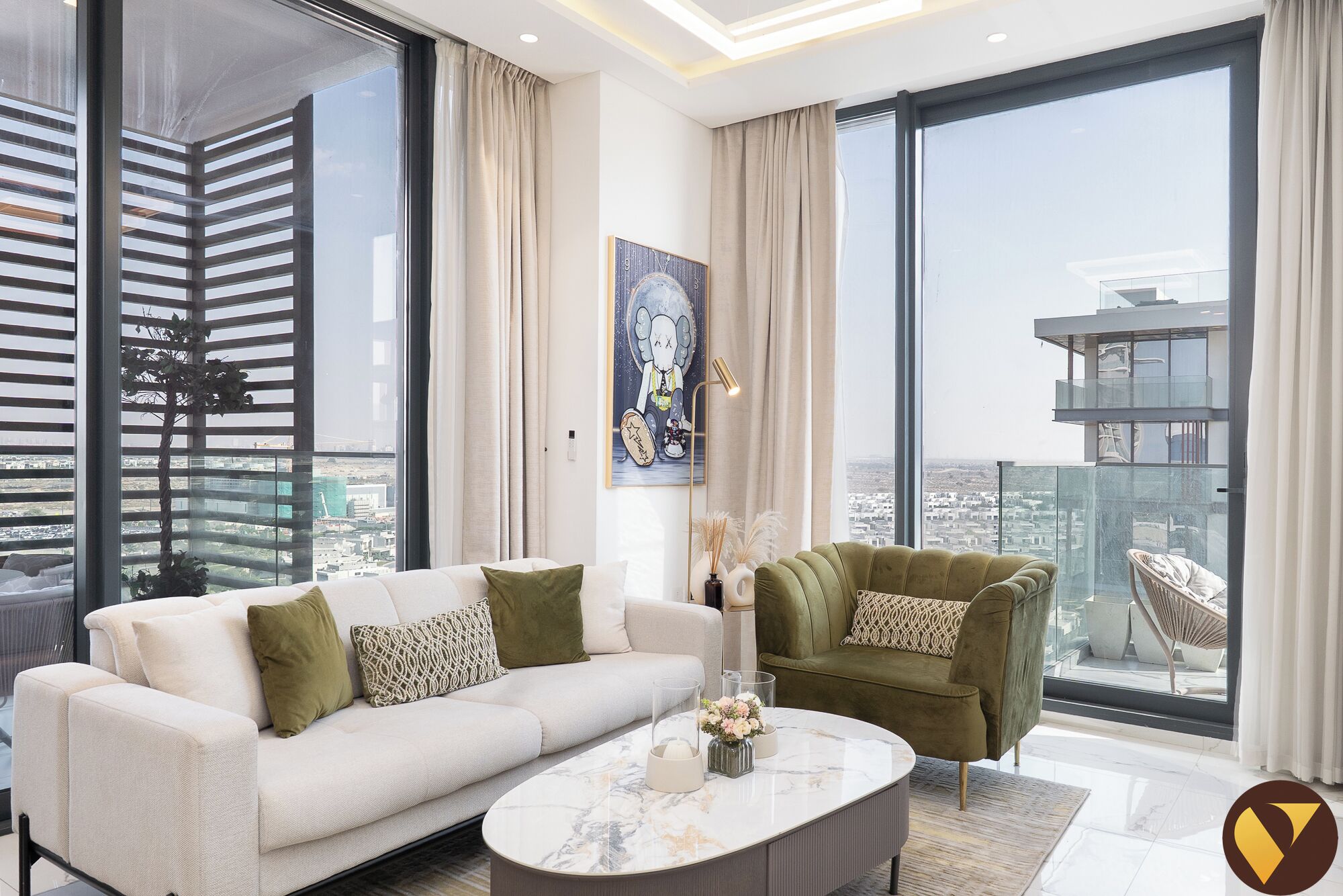 奢華公寓, 陽台, 城市景觀 | 起居區 | 65-吋智慧型電視，提供有線頻道