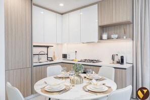 奢華公寓, 露台, 城市景 | 房內用餐