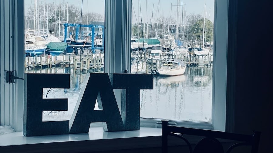 Waterfront Views With King Bed in Solomons Island