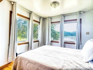 House | 5 bedrooms - Boho Waterfront Getaway 5 Bedroom Retreat (Lexington Park)