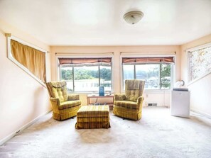 House | 5 bedrooms - Boho Waterfront Getaway 5 Bedroom Retreat (Lexington Park)