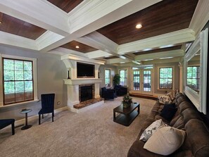 House | 4 bedrooms - Creekside Haven With Dock Scenic Views (Hollywood)