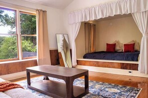 House | 4 bedrooms - Creekside Haven With Dock Scenic Views (Hollywood)
