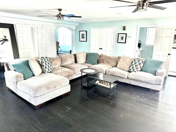6 bedrooms - Solomons Island 6BR Family Getaway (Solomons)
