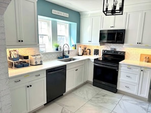 6 bedrooms - Solomons Island 6BR Family Getaway (Solomons)