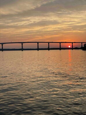 Room - Solomons Island 6BR Family Getaway (Solomons)
