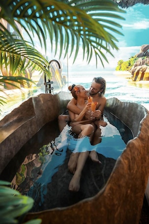 Pool. Loft Évasion - Romantic bath & Cocooning atmosphere