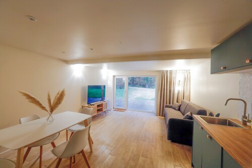 Beautiful 2-bedroom house in serene Valencisse perfect for relaxing stays