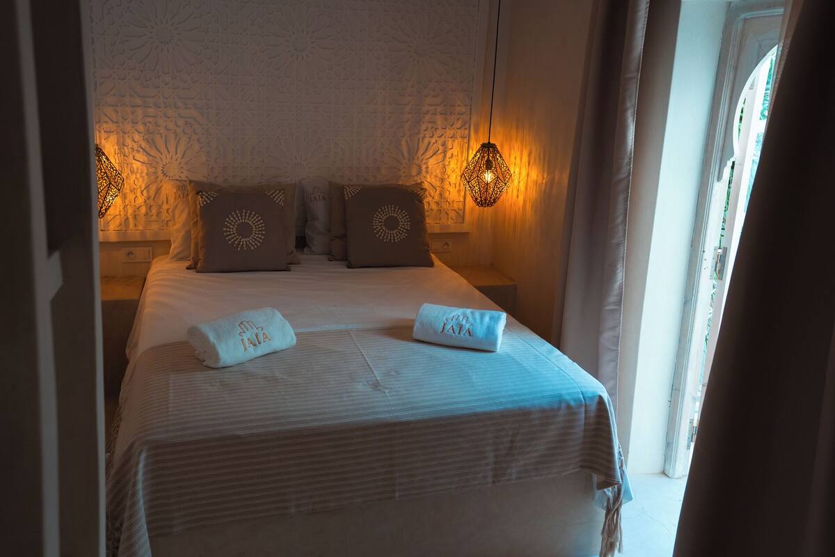 Deluxe Double Room, Balcony | In-room safe, blackout drapes, soundproofing, iron/ironing board